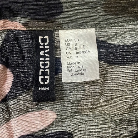 Divided H&M Pink Camo Button Shirt - Picture 2 of 3